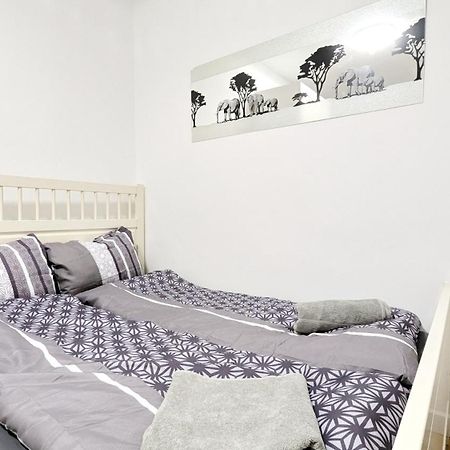 Cozy Rooms In Lugner City Area Вена Экстерьер фото